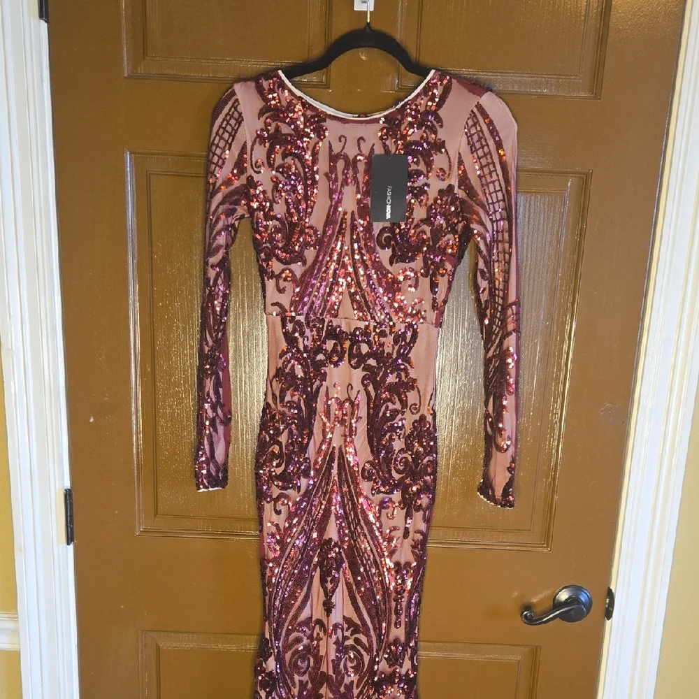 Fashion Nova-Burgundy cutout sequin gown with cream lining Sz XS NWT. - Picture 1 of 15